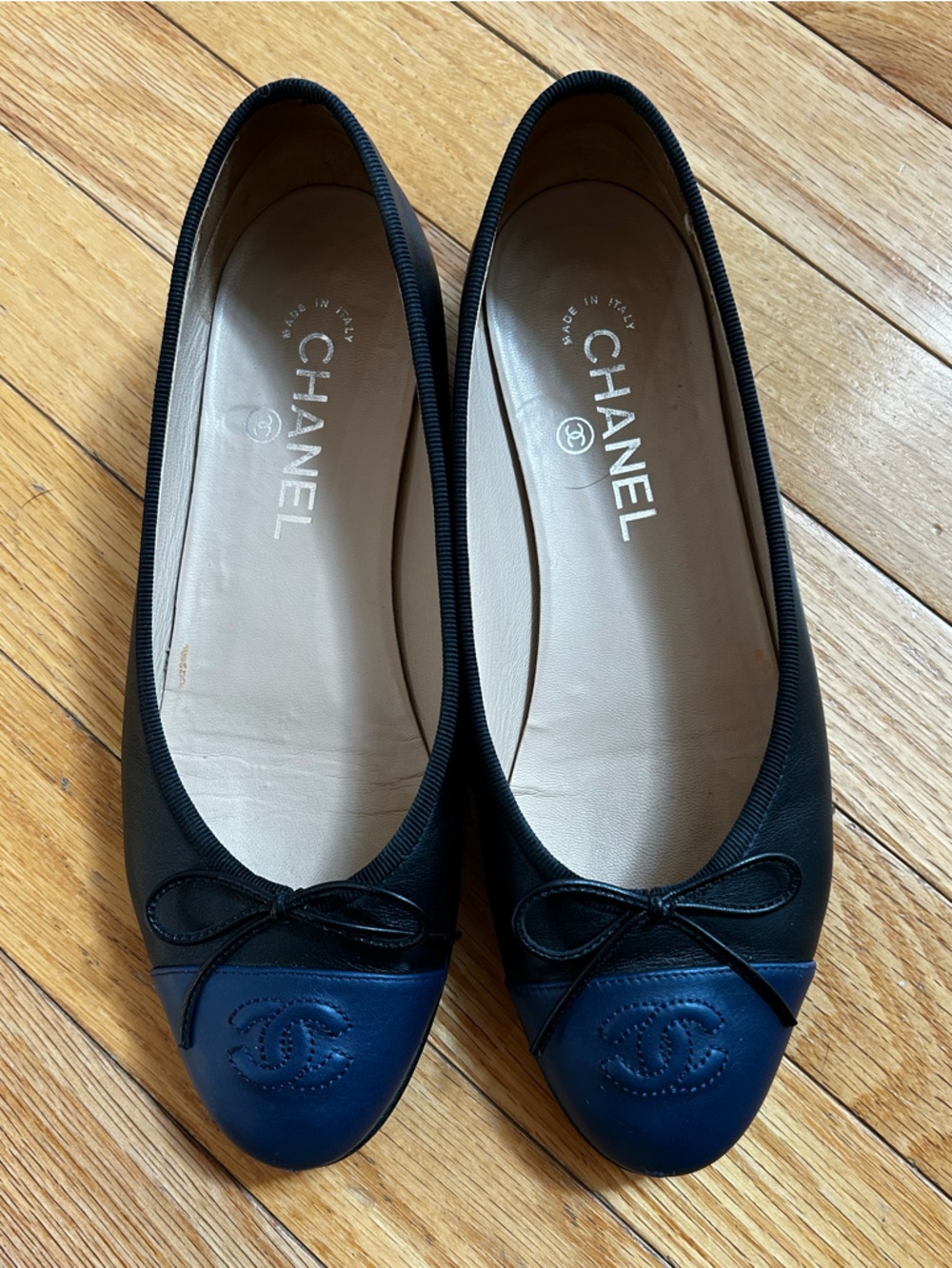 CHANEL Black and Navy Leather Cap-Toe Ballet Flats 38
